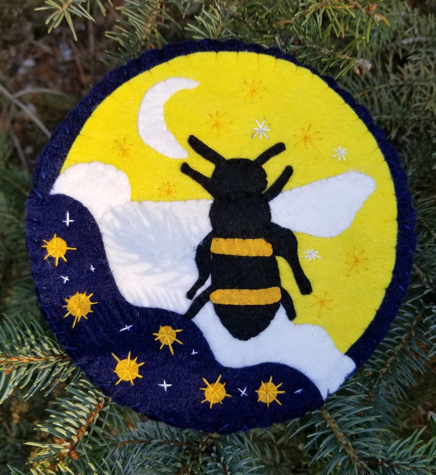 Celestial bee felt mug rug pdf pattern Night Bee, embroidery template, sewing pattern, embroidered felt pdf, embroidery pattern, bumble bee